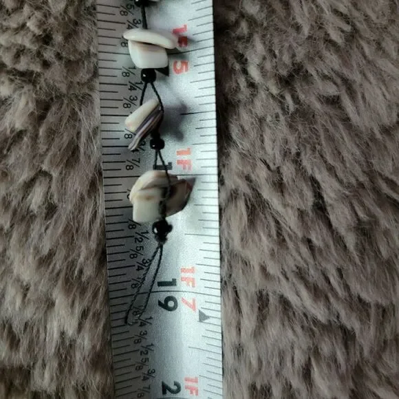 Shell Necklace with Lion on Large Shell (N57) - Picture 4 of 4